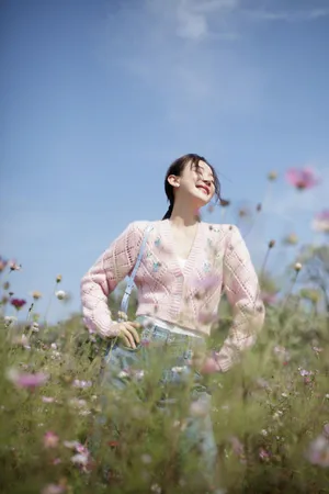 袁姗姗花田小清新写真图片
