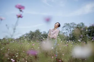 袁姗姗花田小清新写真图片_2