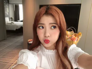 赖美云红发甜美自拍照图片