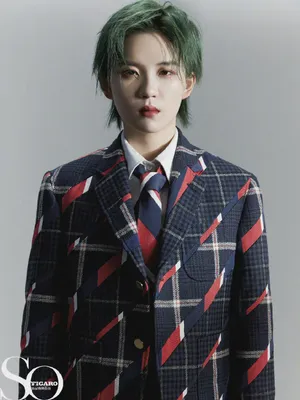 陆柯燃前卫花瓣妆造型写真图片_5
