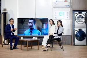 张天爱灰色衬衣气质性感活动照图片_11