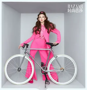 何瑞贤烈焰红唇美艳性感写真图片