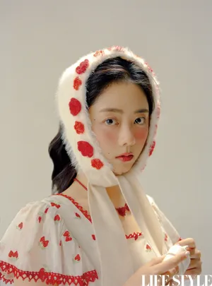 谭松韵复古风粉嫩灵动可爱写真图片_3