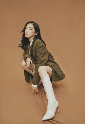 孟美岐军绿色西装魅力时尚写真_2