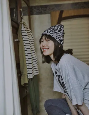白百何减龄混搭风上班私服图片_2