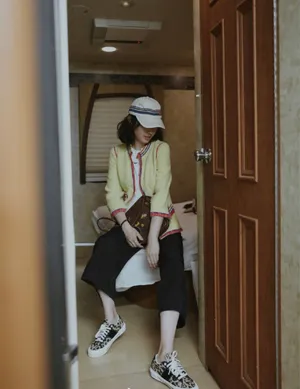 白百何减龄混搭风上班私服图片_3