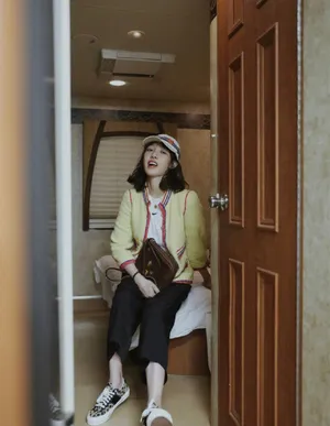 白百何减龄混搭风上班私服图片_4