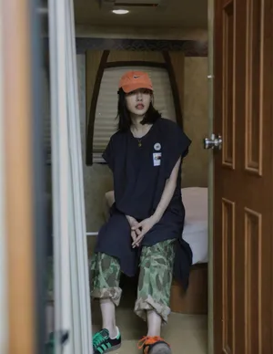 白百何减龄混搭风上班私服图片_6