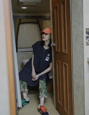 白百何减龄混搭风上班私服图片_7