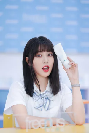 刘人语灵动格裙甜美写真图片_2