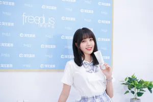 刘人语灵动格裙甜美写真图片_5