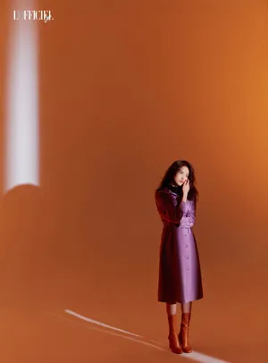 金子涵优雅性感光影写真图片_2