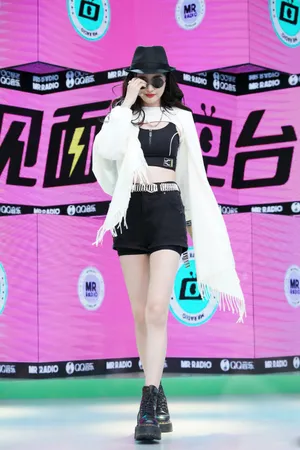 林小宅直播活动甜美造型图片_2