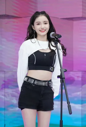 林小宅直播活动甜美造型图片_3