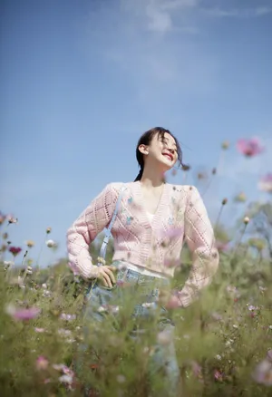 袁姗姗单薄针织衫清新甜美写真图片_3