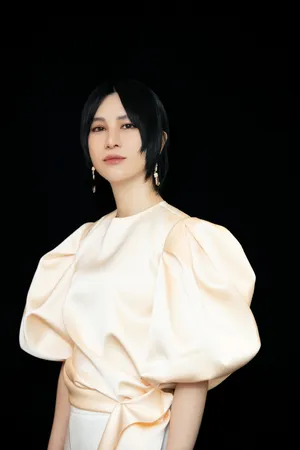 电子唱作人尚雯婕时尚性感写真_2