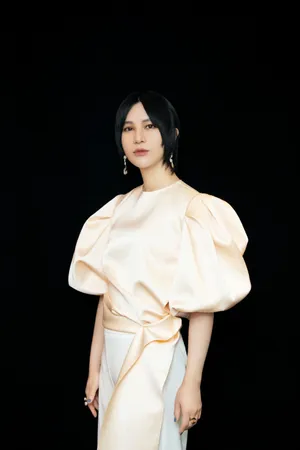 电子唱作人尚雯婕时尚性感写真_4