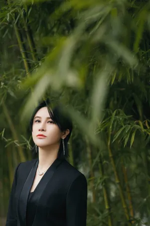 尚雯婕黑色西装率性性感写真_2