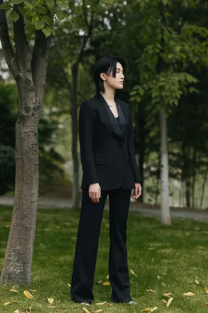 尚雯婕黑色西装率性性感写真_3