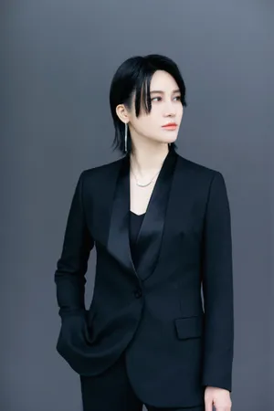 尚雯婕黑色西装率性性感写真_7