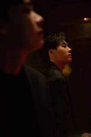 李易峰黑色西装简约写真图片_4