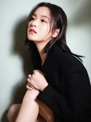 李庚希普拉达活动照时尚性感写真_6