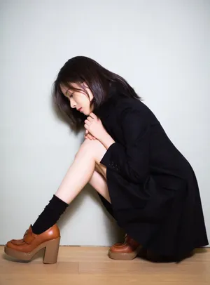 李庚希普拉达活动照时尚性感写真_8