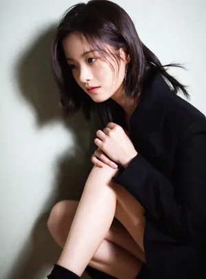 李庚希普拉达活动照时尚性感写真_10