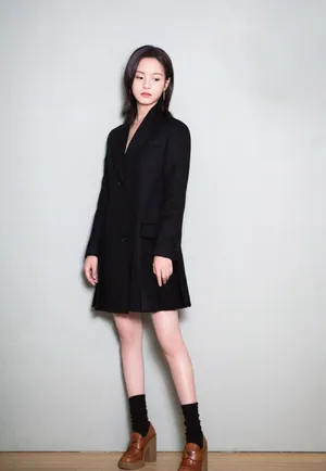 李庚希普拉达活动照时尚性感写真_13