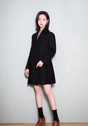 李庚希普拉达活动照时尚性感写真_16