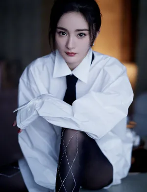 杨幂白衬衣丝袜酷美撩人写真图片_9