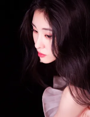 张碧晨薄纱花朵礼裙写真图片_3
