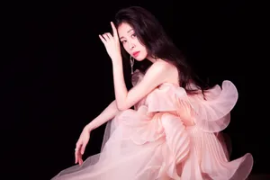 张碧晨薄纱花朵礼裙写真图片_4