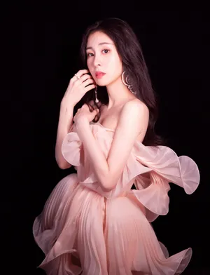 张碧晨薄纱花朵礼裙写真图片_6