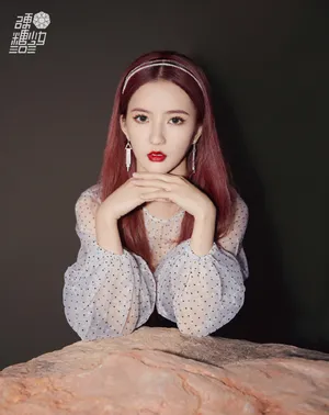 硬糖少女303刘些宁酷飒写真_1