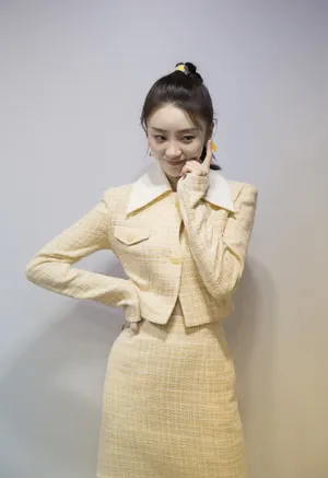 张月格纹裙甜美写真图片_3