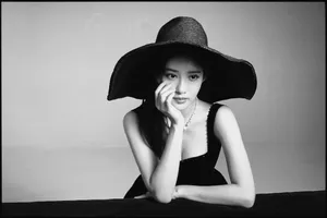 孟子义复古大沿帽造型时尚性感写真_2
