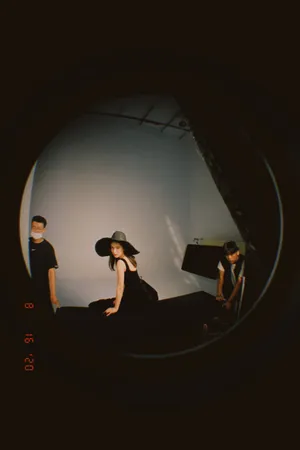 孟子义复古大沿帽造型时尚性感写真_5