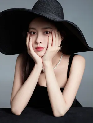 孟子义复古大沿帽造型时尚性感写真_6