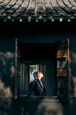 殷桃酷黑皮衣性感写真图片_5