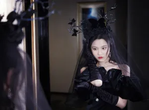 张慧雯黑色抹胸裙性感写真图片_5