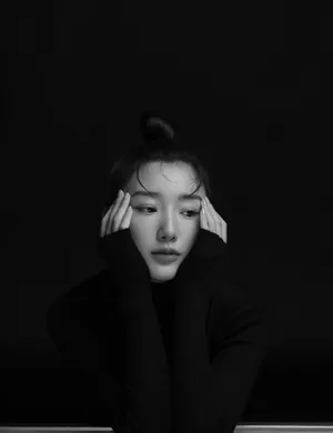 毛晓彤针织长裙黑白肖像写真图片_2
