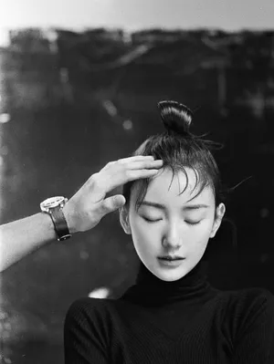 毛晓彤针织长裙黑白肖像写真图片_3