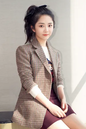 谭松韵格子西装少女性感写真