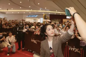 谭松韵格子西装少女性感写真_3