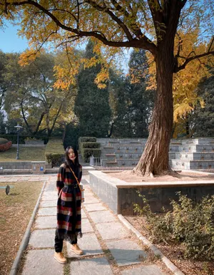 刘雯格纹外套时尚魅力美照图片_6