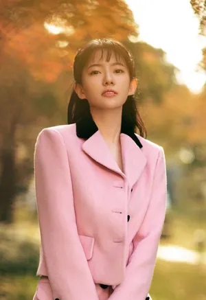 刘萌萌粉红套装柔美少女感写真图片
