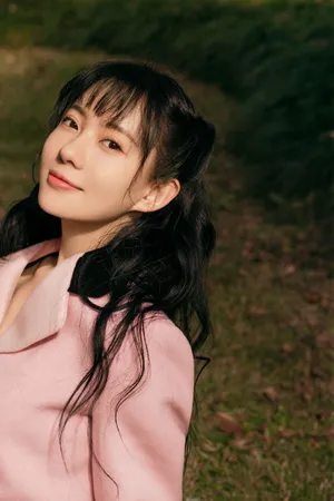 刘萌萌粉红套装柔美少女感写真图片_2