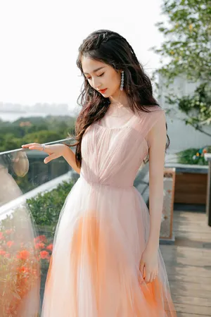 陈钰琪粉色纱裙灵动写真图片_4