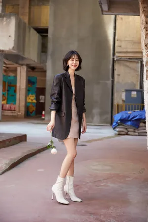 李溪芮甜酷皮衣写真图片_3